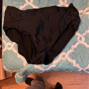 Old navy 1x high waisted bathing suite bottoms.